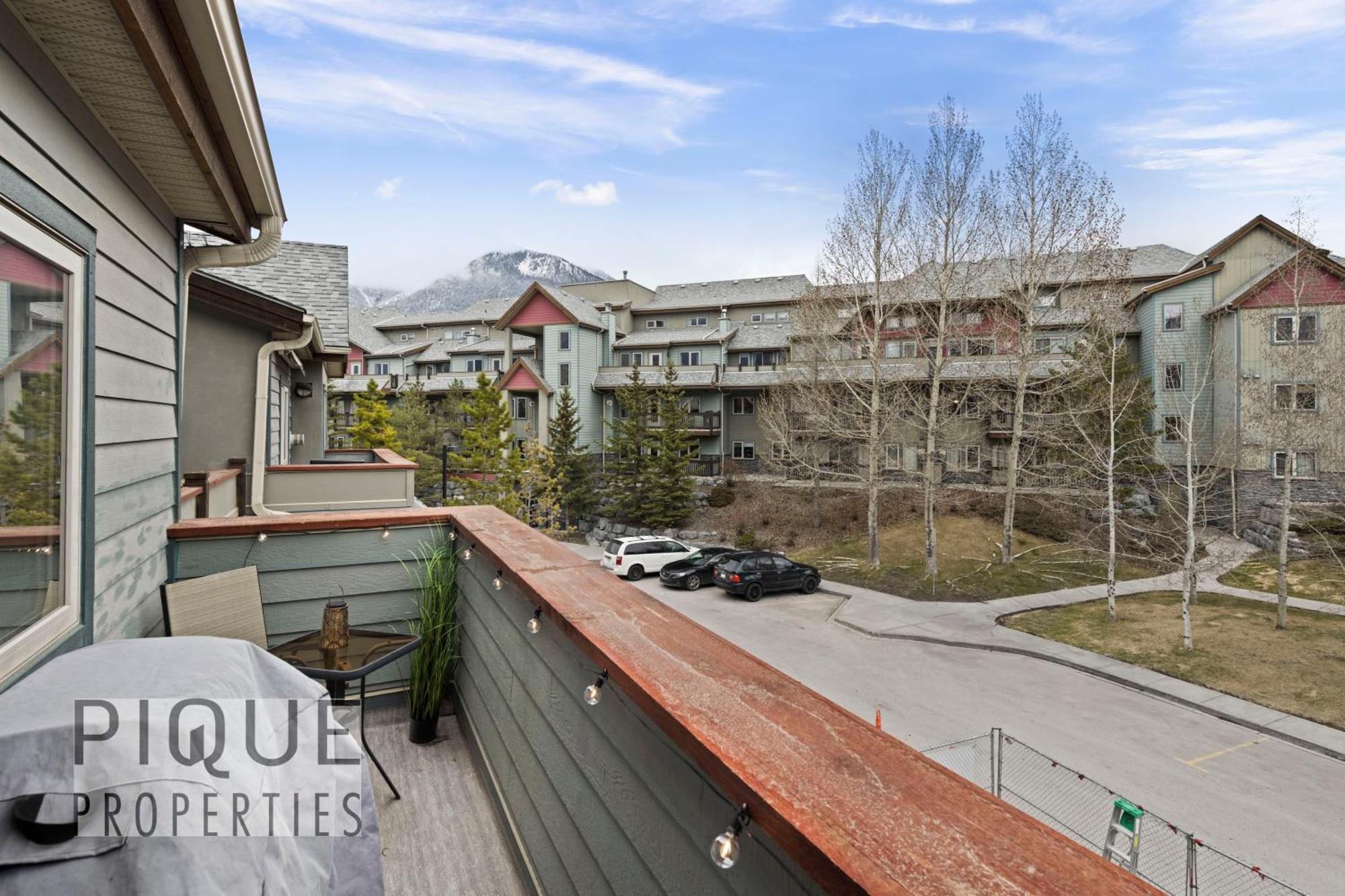 Mountain Loft Retreat, Heated Pool & Hot Tub, Ug Parking, Balcony, Wifi! Apartment Canmore Exterior photo