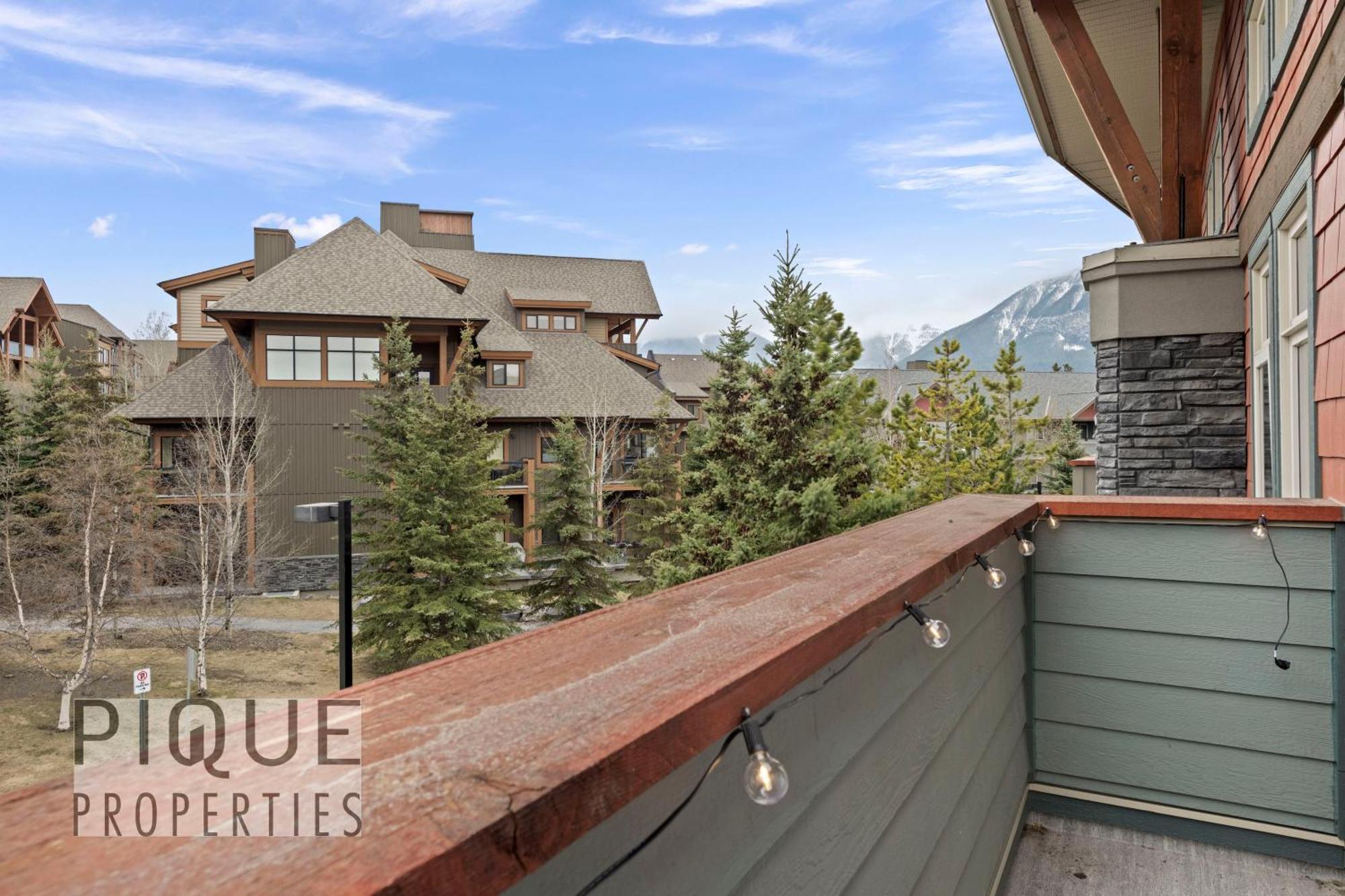 Mountain Loft Retreat, Heated Pool & Hot Tub, Ug Parking, Balcony, Wifi! Apartment Canmore Exterior photo